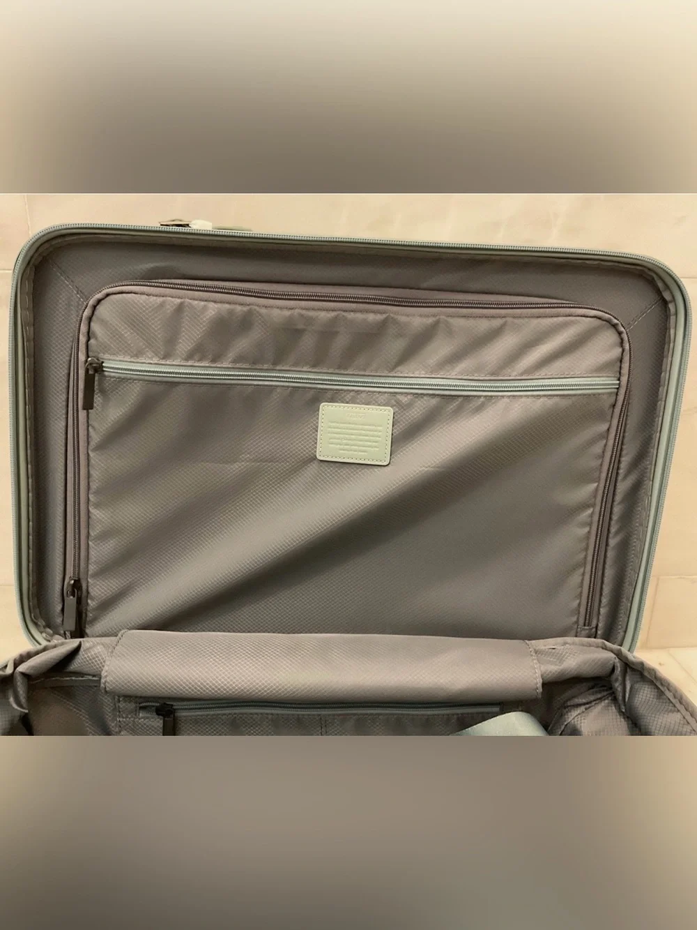 NEW Tumi 19 Degree INTERNATIONAL 4 Wheel Packing Suit Case - THYME GREEN